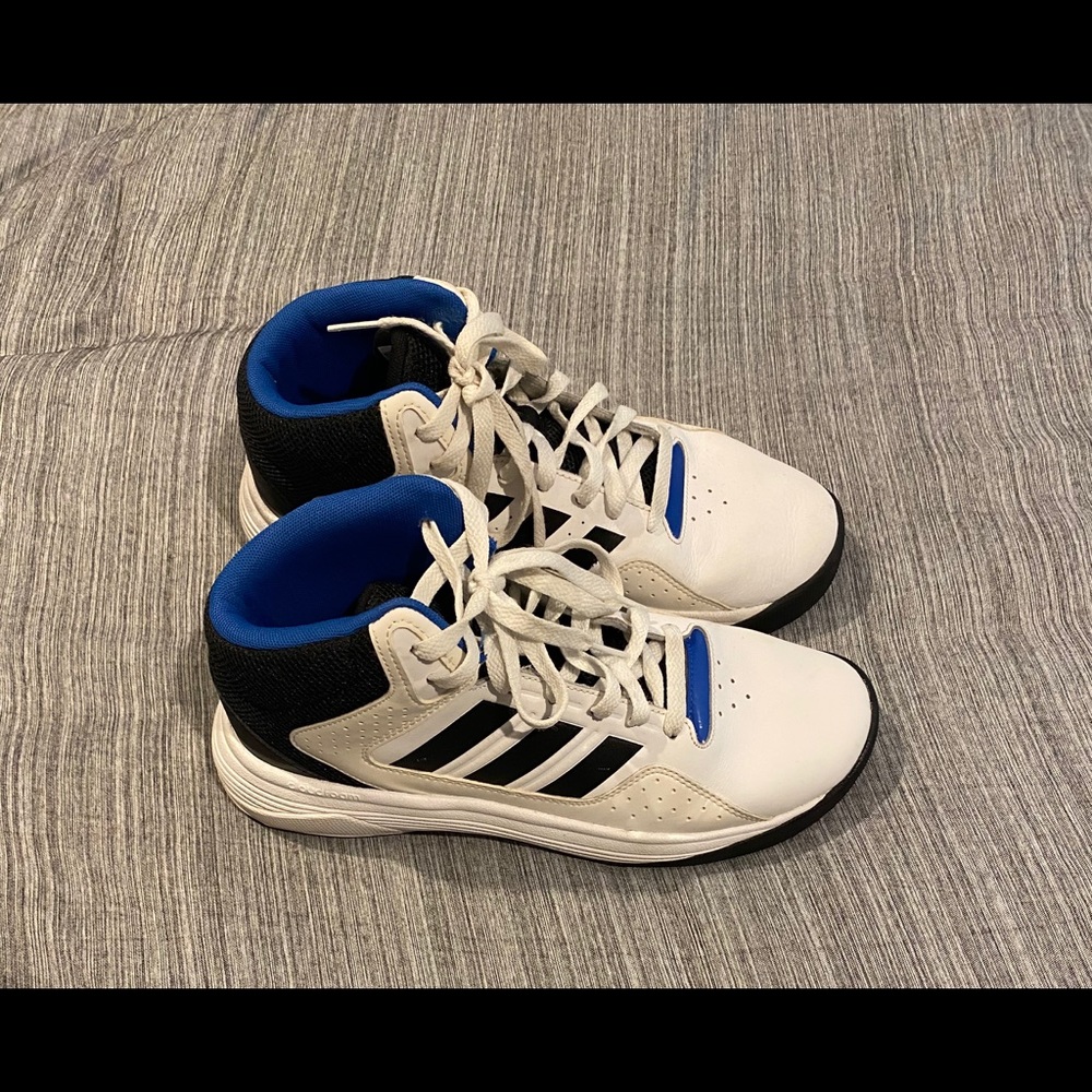 - Men’s Vintage Adidas Hightop’s Size 8
